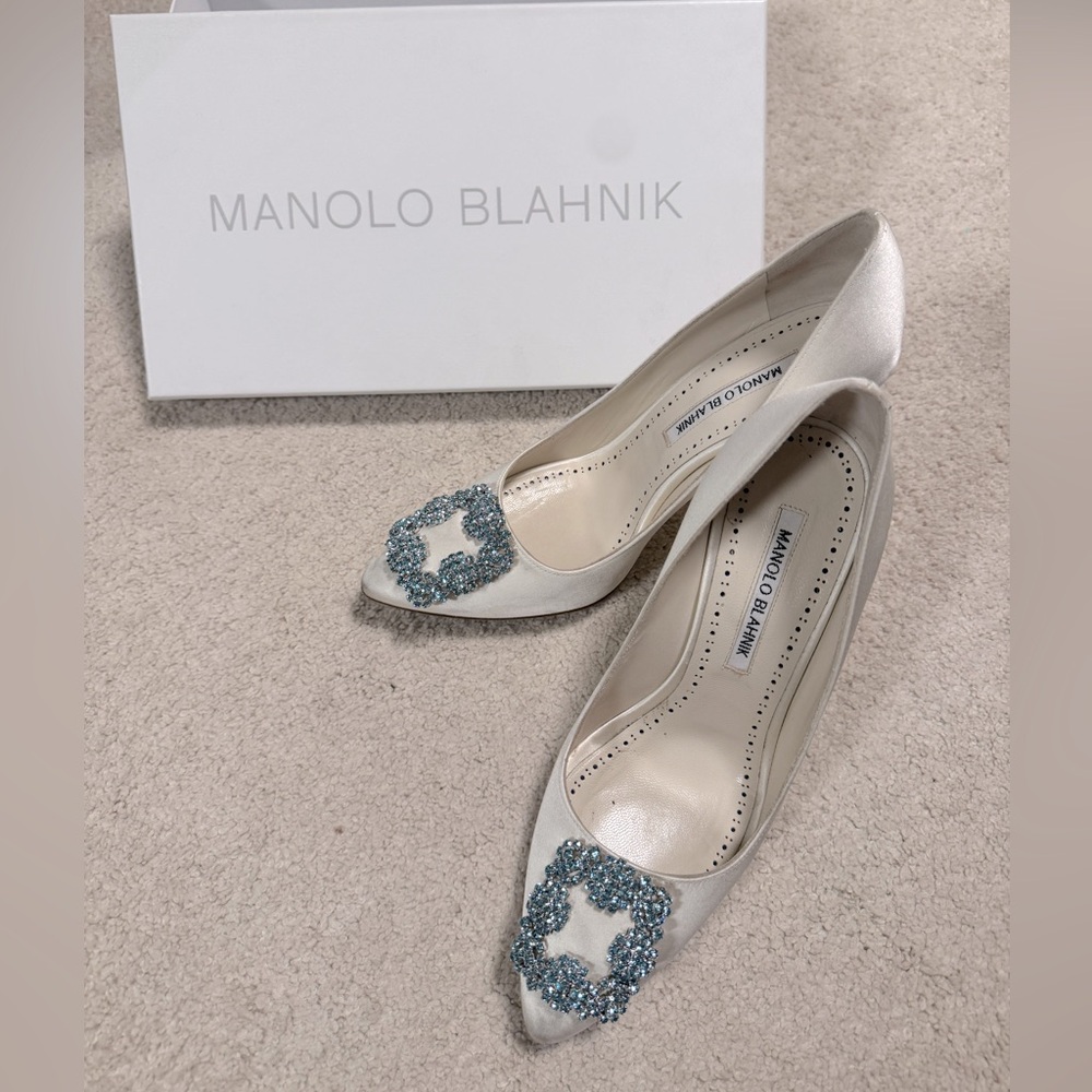 Preowned Authentic MANOLO BLAHNIK Bridal Hangisi 105 embellished satin pumps